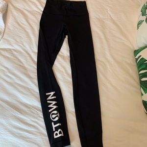 Lululemon Wunder Under “BTOWN” leggings